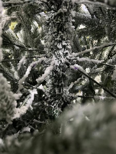 დათოვლილი ნაძვის ხე - 240სმ სრულად სილიკონის ტოტებით  - Image 4