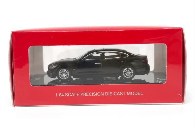 საკოლექციო მანქანა Paudi 1:64  car model Infiniti Q70L White 2018 - Image 1