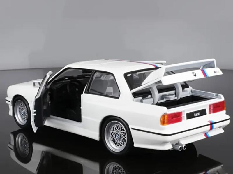 საკოლექციო მანქანა 1:24 Bburago 1988 BMW 3 Series M3 E30 White  - Image 4